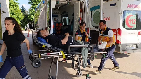 İnegöl'de İş Makinesi Devrildi