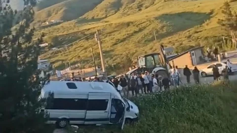 Siirt'te Freni Patlayan Minibüs Facianın Eşiğinden Döndü