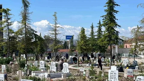 Çorum'da Arefe Günü Mezarlıklar Doldu