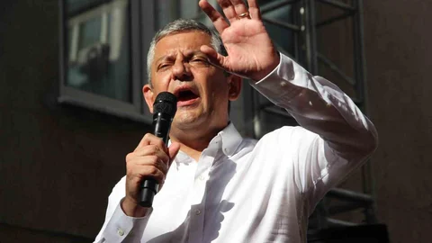 Özgür Özel: "Partiyi Kimseye Teslim Etmem"