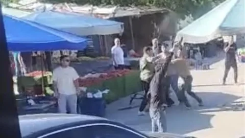 İzmir'de Pazarcılar Arasında Silahlı Kavga Yaşandı