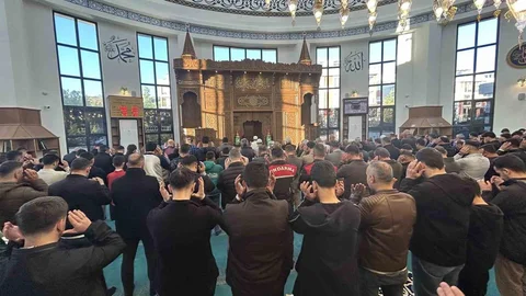 Van'da Bayram Namazı Coşkusu
