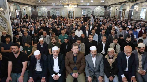 Elazığ'da Bayram Namazı Kalabalığı