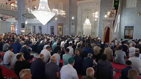 Şanlıurfa'da Bayram Namazı Coşkusu