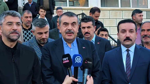 Milli Eğitim Bakanı Tekin Uzundere'de Bayram Namazı Kıldı