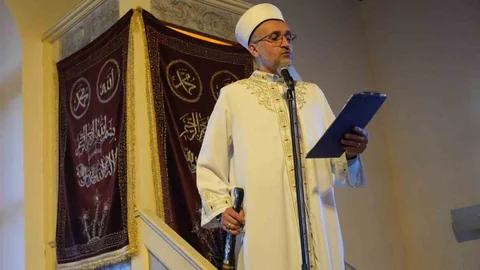 Kocaeli'de Bayram Hutbesi Kılıçla Okundu