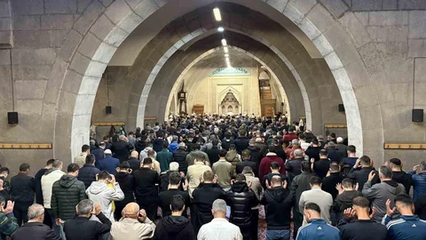 Kayseri'de Camiler Dolu