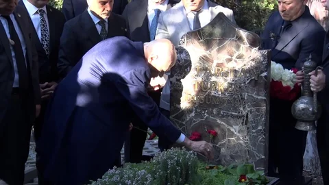 MHP Lideri Bahçeli Türkeş’in Kabrini Ziyaret Etti
