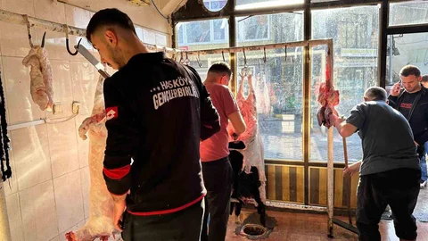 Hasköy'de Kurban Kesimi Başladı