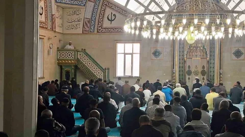 Selendi'de Camiler Bayram Coşkusuyla Dolu