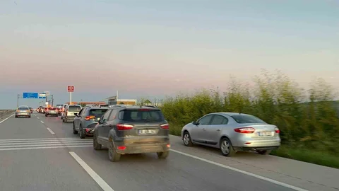 Bursa'da Kurban Kesimi İçin Araç Kuyruğu