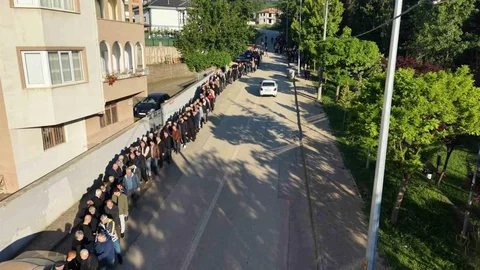 Bursa'da Geleneksel Bayramlaşma Kuyruğu