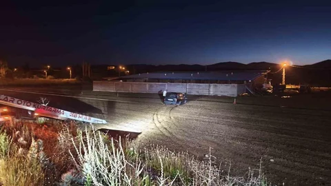 Isparta'da Tarlaya Uçan Otomobil