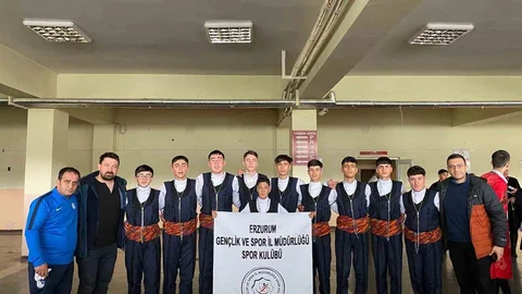 Erzurum'da Halk Oyunları Şampiyonu Oldu
