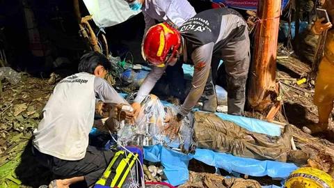 Laos'ta Mağarada Mahsur Kalan 7 Kişiden 5'i Kurtarıldı
