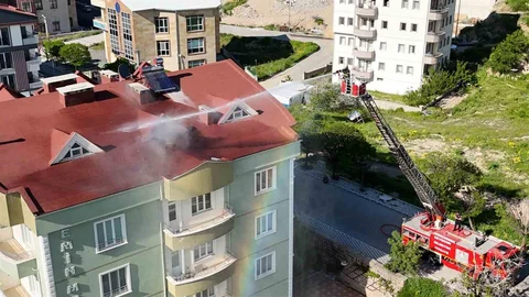 Nevşehir'de Çatı Katında Yangın
