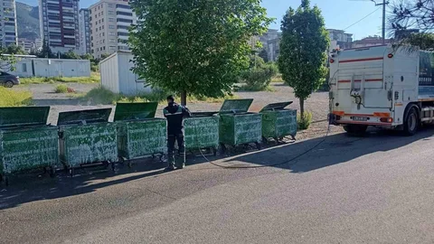 Onikişubat Belediyesi Bayramda Temizlikte Aktif