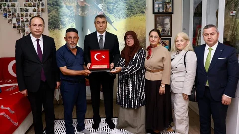 Vali Toros İle Eşi Dudu İrem Toros, Şehit Ailesine Bayram Ziyaretinde Bulundu