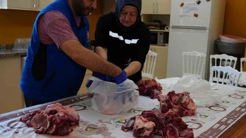 Düzce'de Kurban Payları Dağıtılıyor