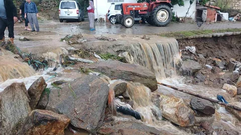 Manisa'da Şiddetli Yağışlar Etkili Oldu