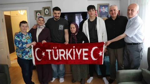 90 Yaşındaki Şehit Annesine Ziyaret