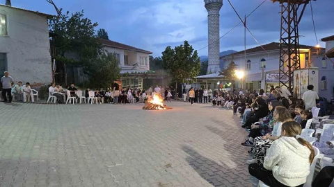 Bursa'da Dedelerini Andılar
