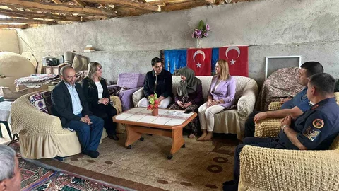 Refiye Anne Bayramda Yalnız Kalmadı