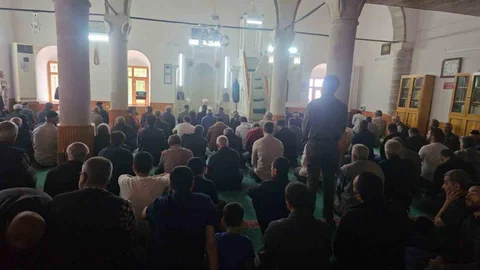 Elazığ'da Cuma Namazı Yoğunluğu