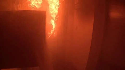 Diyarbakır'da İtfaiye Ekiplerinin Yangın Mücadelesi