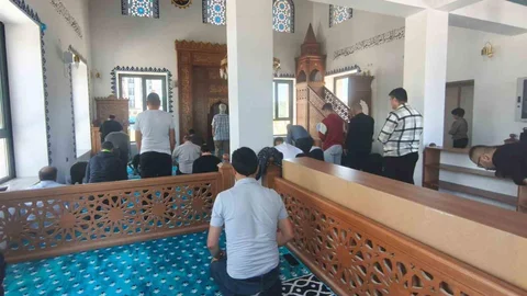 Akçaova TOKİ Camii’nde İlk Cuma Namazı Kılındı