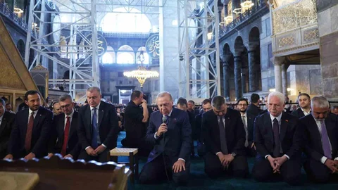Cumhurbaşkanı Erdoğan Ayasofya'da Cuma Namazı Kıldı