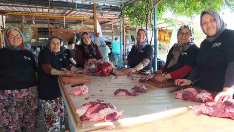 Burhaniye'de Kadınlar Et Doğradı