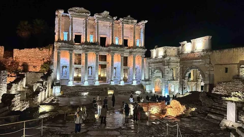 İzmir'de Gençlere Ücretsiz Gece Turu