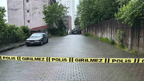 Hopa'da Heyelan Sonrası Yol Kapandı