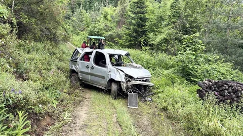 Kastamonu'da Trafik Kazası Sonrası Araç Uçurumdan Çıkarıldı