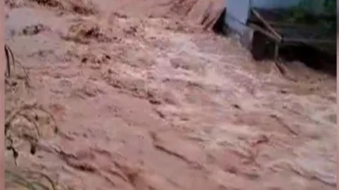 Andırın'da Sağanak Yağış Sele Neden Oldu