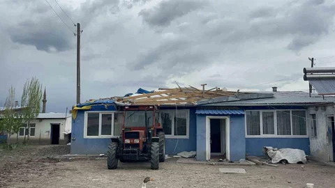 Kars'ta Fırtına Zarar Verdi