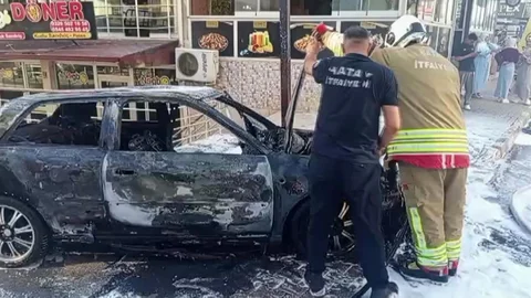 Hatay'da Park Halindeki Araç Yandı