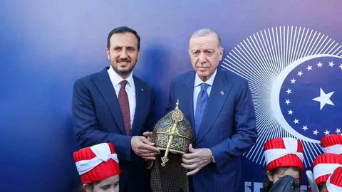 Cumhurbaşkanı Erdoğan'a Özel Hediye Sunumu