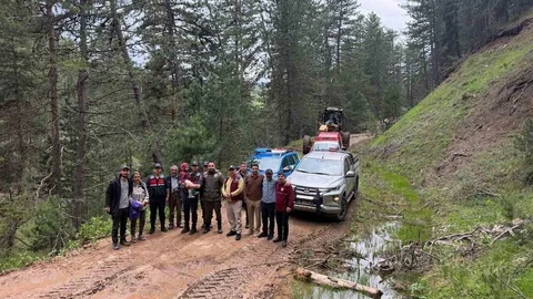 Karabük'te Orman Yolunda Araç Kurtarıldı