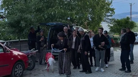 Askerdeki Damat Nişanlısına Koç Hediye Etti