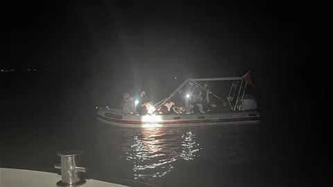 Karaburun'da 17 Göçmen Kurtarıldı
