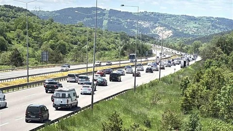 Bolu'da Trafik Yoğunluğu Artıyor