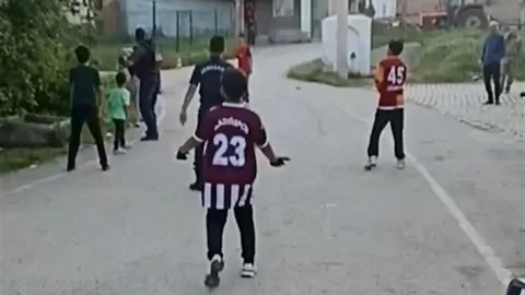 Elazığ'da Jandarma ve Çocuklar Futbol Maçı Yaptı