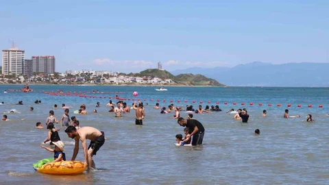 Adana Yumurtalık Sahili Bayramda Dolu