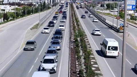 Afyonkarahisar'da Trafik Yoğunluğu Başladı