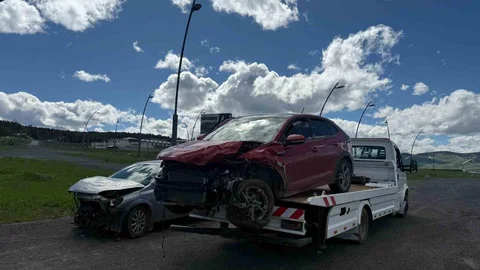Kars'ta Trafik Kazası: 2 Yaralı