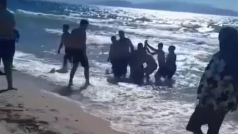 Kuşadası'nda Boğulma Tehlikesi Yaşandı