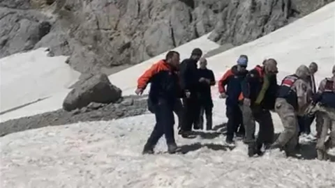 Tunceli'de Şelalede Mahsur Kaldı