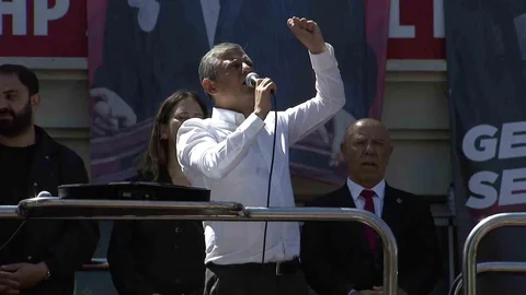 Özgür Özel Ankara'da Kurultay Çağrısı Yaptı